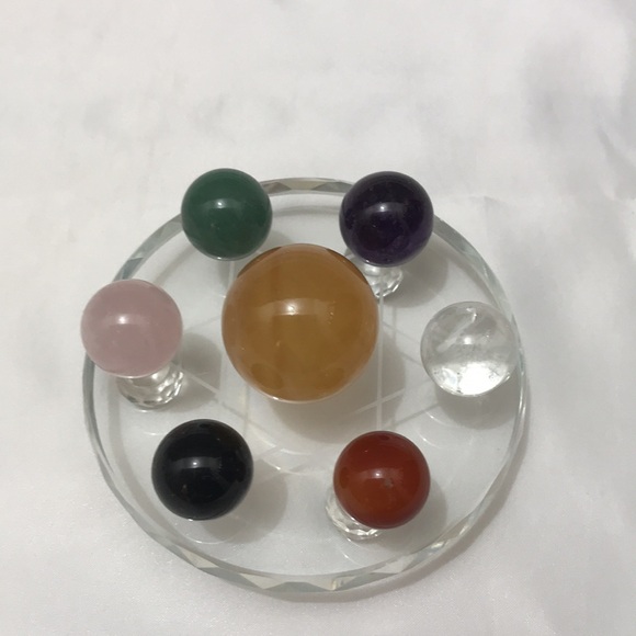 Mina Heal Set Of Seven Natural Chakra Crystal Balls with Stand NWOT - Picture 2 of 9